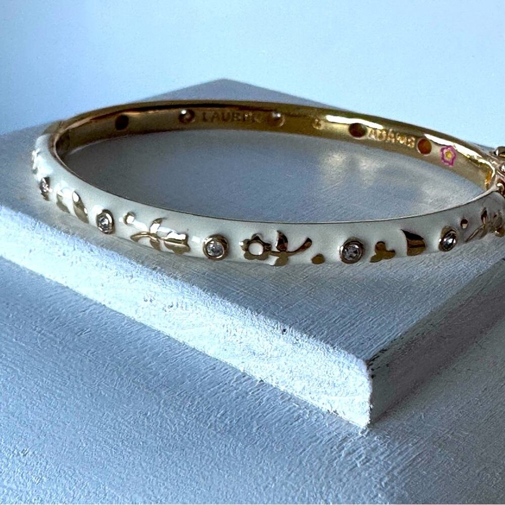 LAUREN G ADAMS - Stackable Desire hinged BANGLE bracelet, cream and gold - Picture 5 of 9